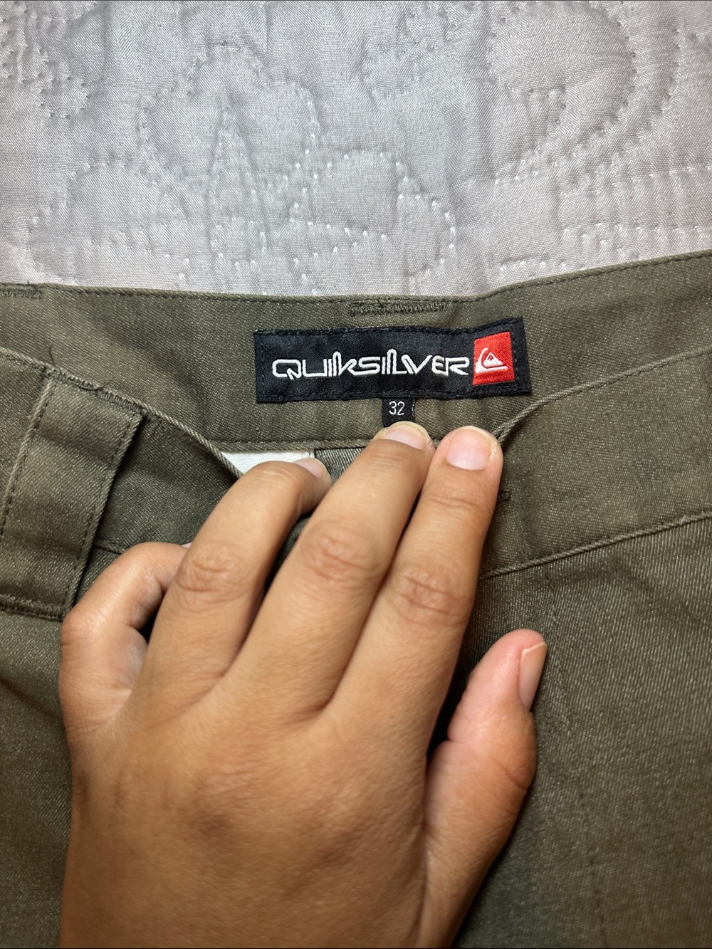 Quiksilver Men's Olive Green Cargo Shorts with Flap Pockets - Picture 2 of 4